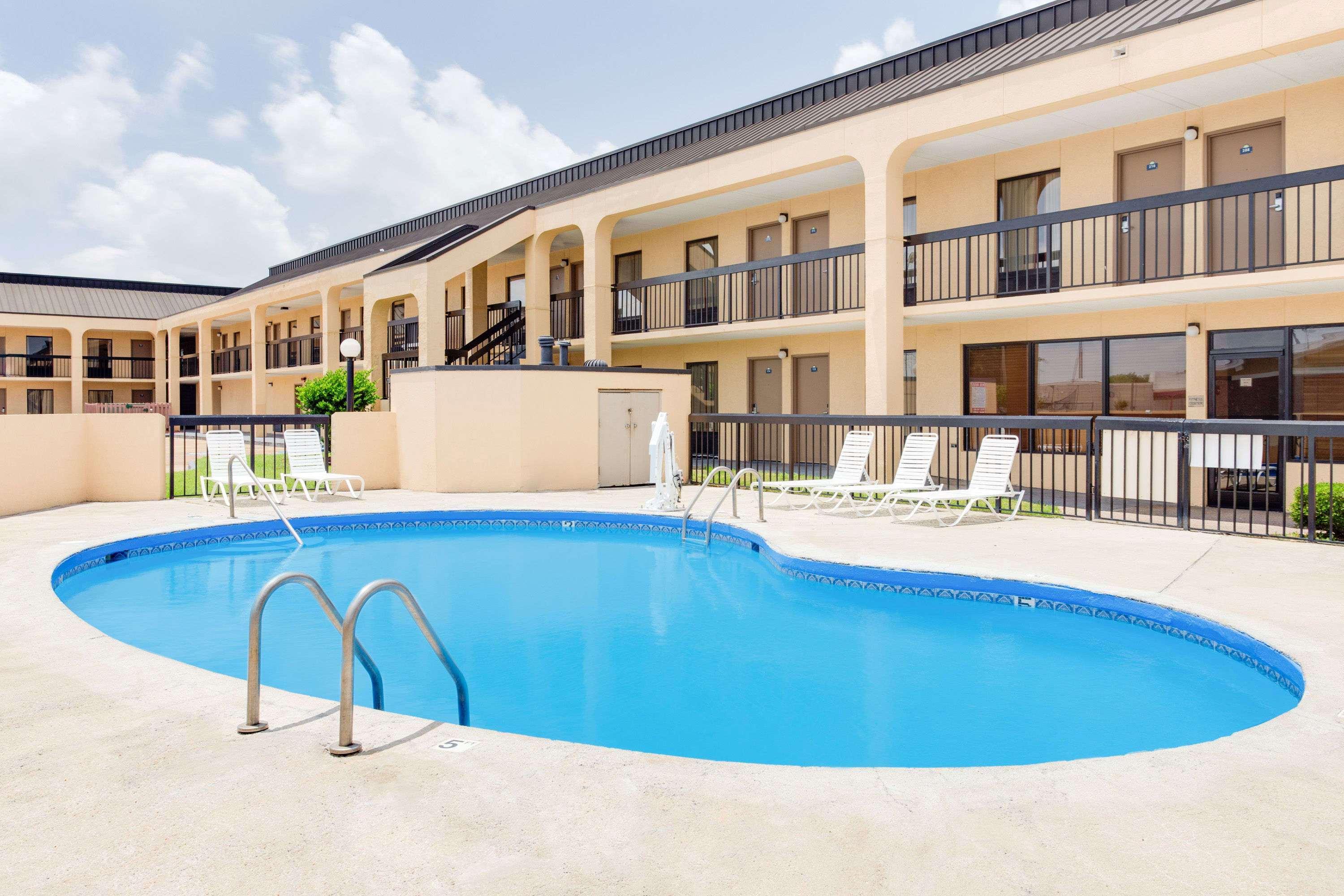 Days Inn By Wyndham Greenville Ms Exteriér fotografie