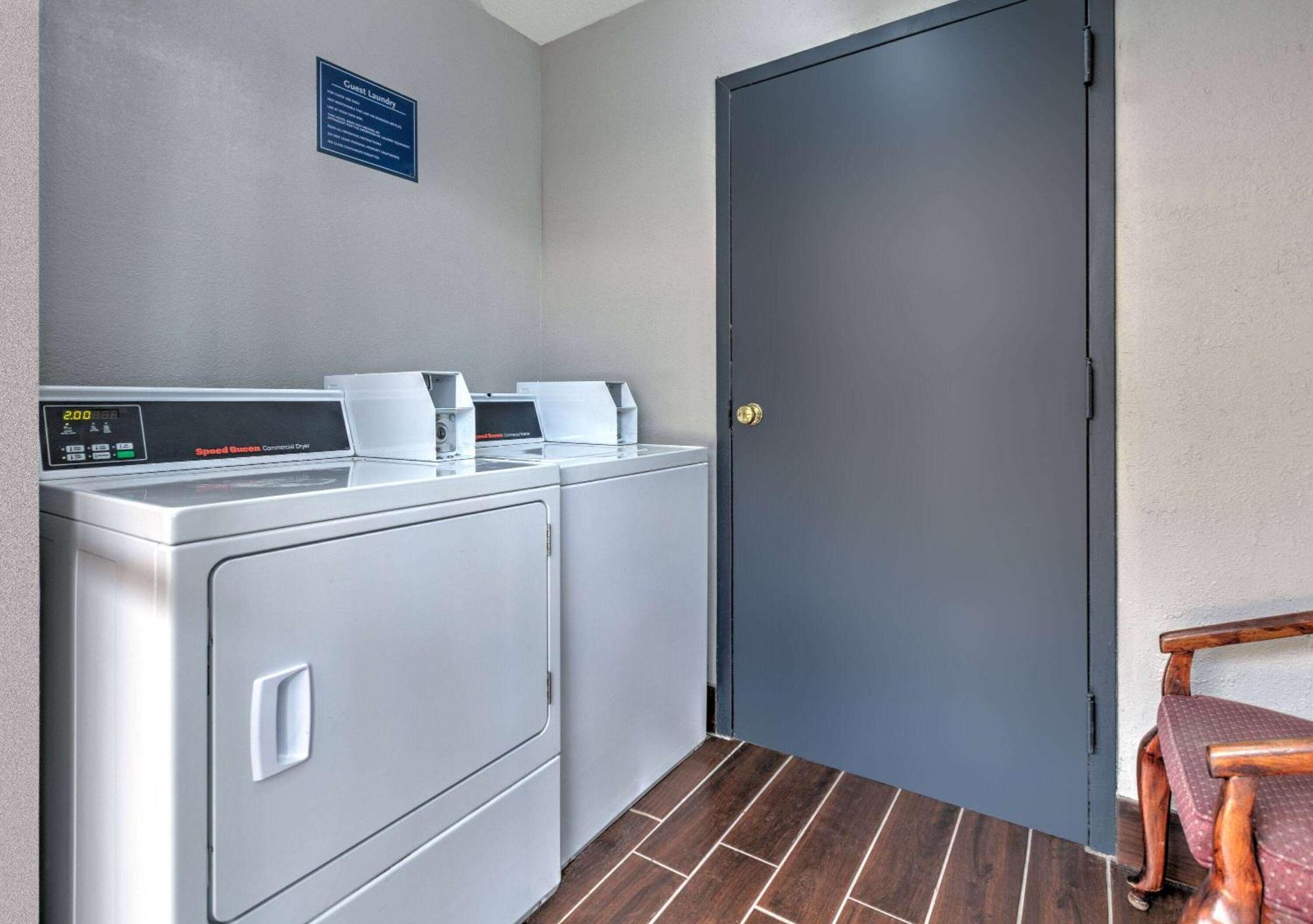 Days Inn By Wyndham Greenville Ms Exteriér fotografie